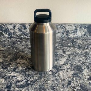 Yeti Rambler 64oz water bottle